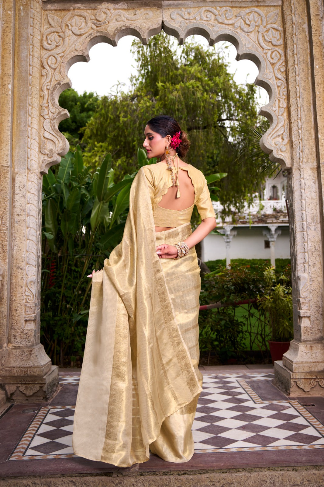 Elegant Gold Tissue Saree with Zari Weaving and Matching Blouse – Perfect for Weddings & Festive Wear